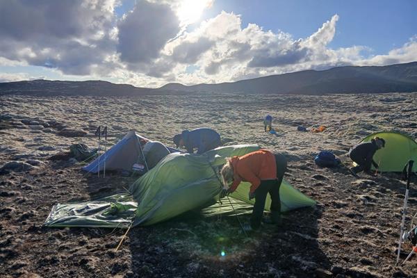 Með allt á bakinu
